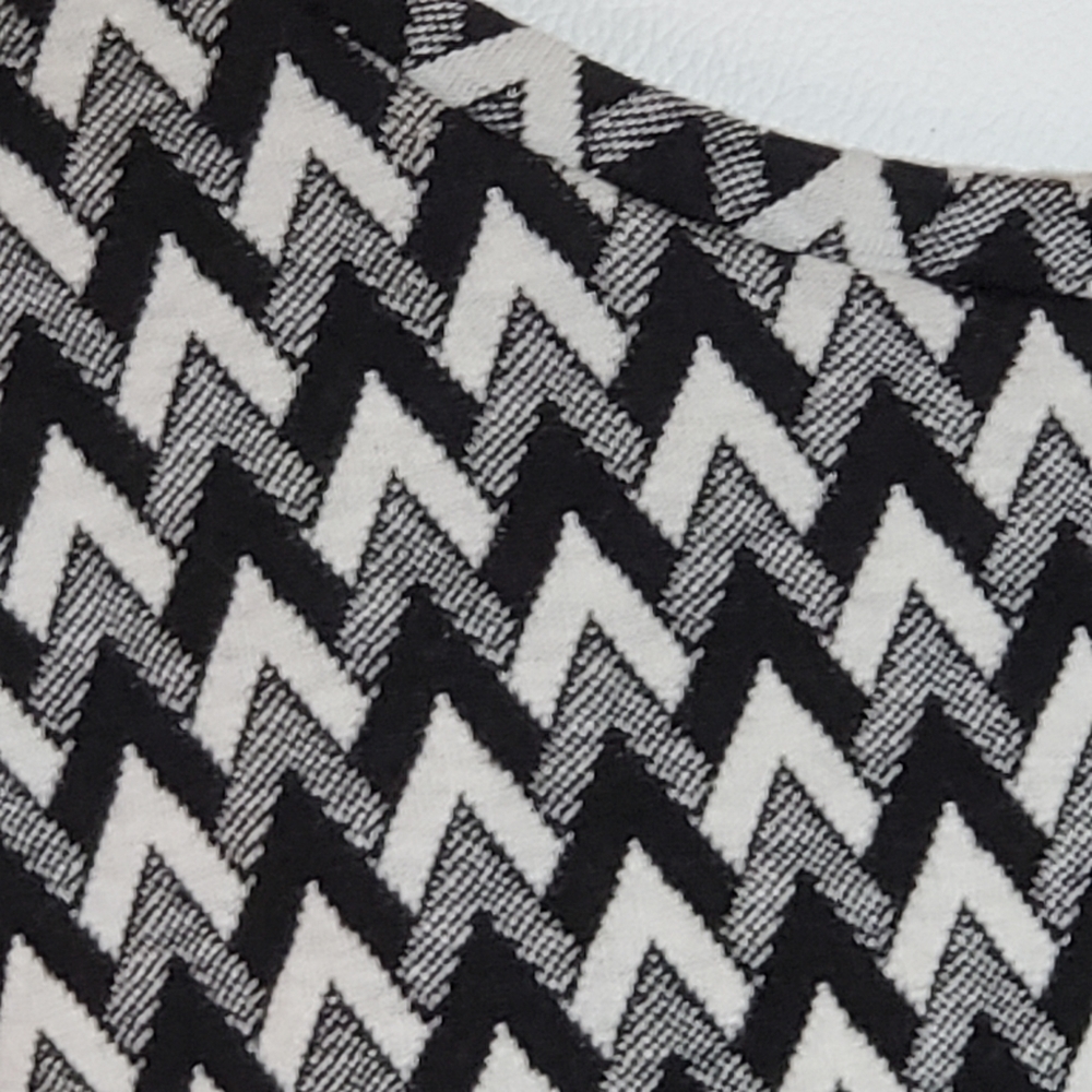 H&M Women's Black and White Chevron Herringbone Top - Picture 4 of 5